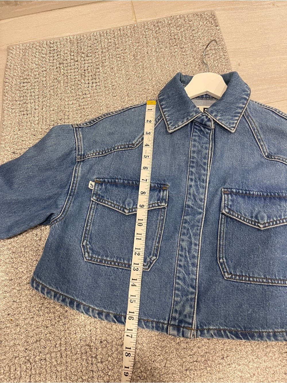 SOLD OUT  Lovers and Friends Micah Cropped Denim Shacket size medium blue - Picture 9 of 9